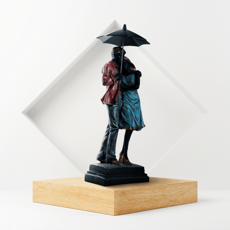 Colorful Couple with Umbrella Statue - Decowiser