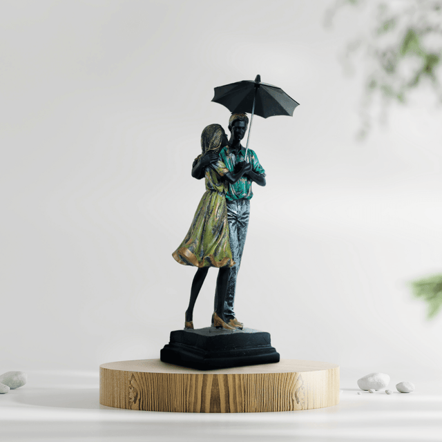 Romantic Couple Under Umbrella Statue - Decowiser