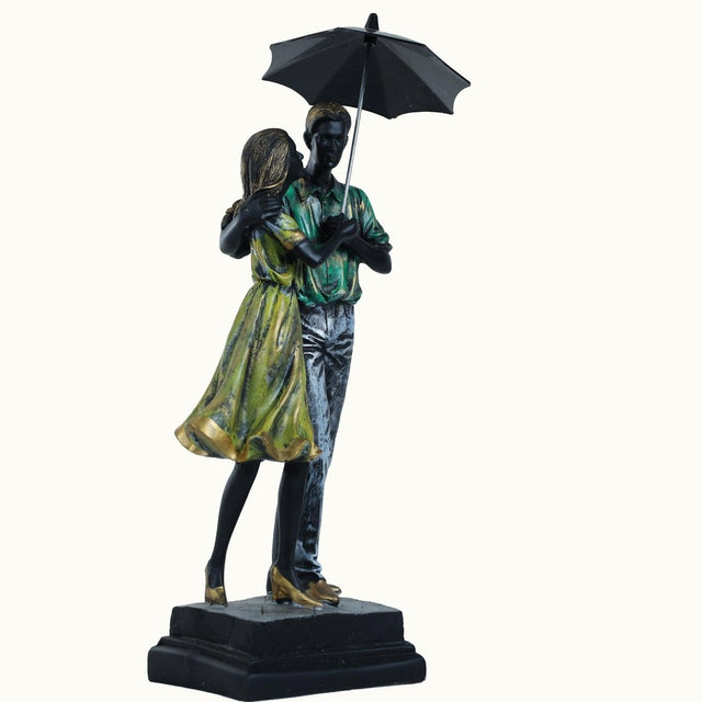 Romantic Couple Under Umbrella Statue - Decowiser